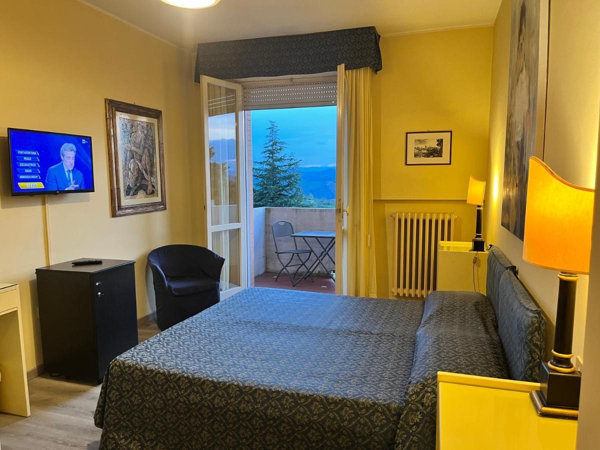 Hotel & Residence Dei Duchi Урбино Екстериор снимка