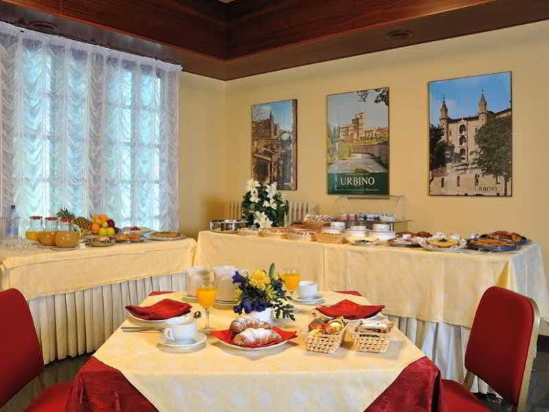 Hotel & Residence Dei Duchi Урбино Екстериор снимка
