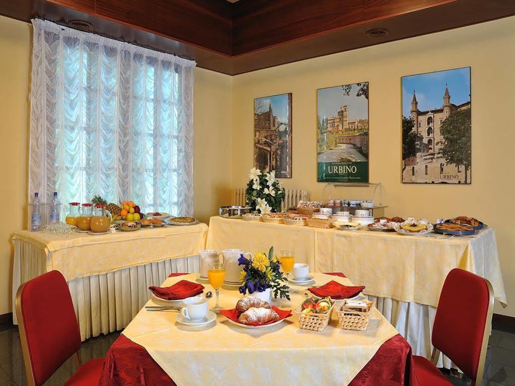 Hotel & Residence Dei Duchi Урбино Екстериор снимка