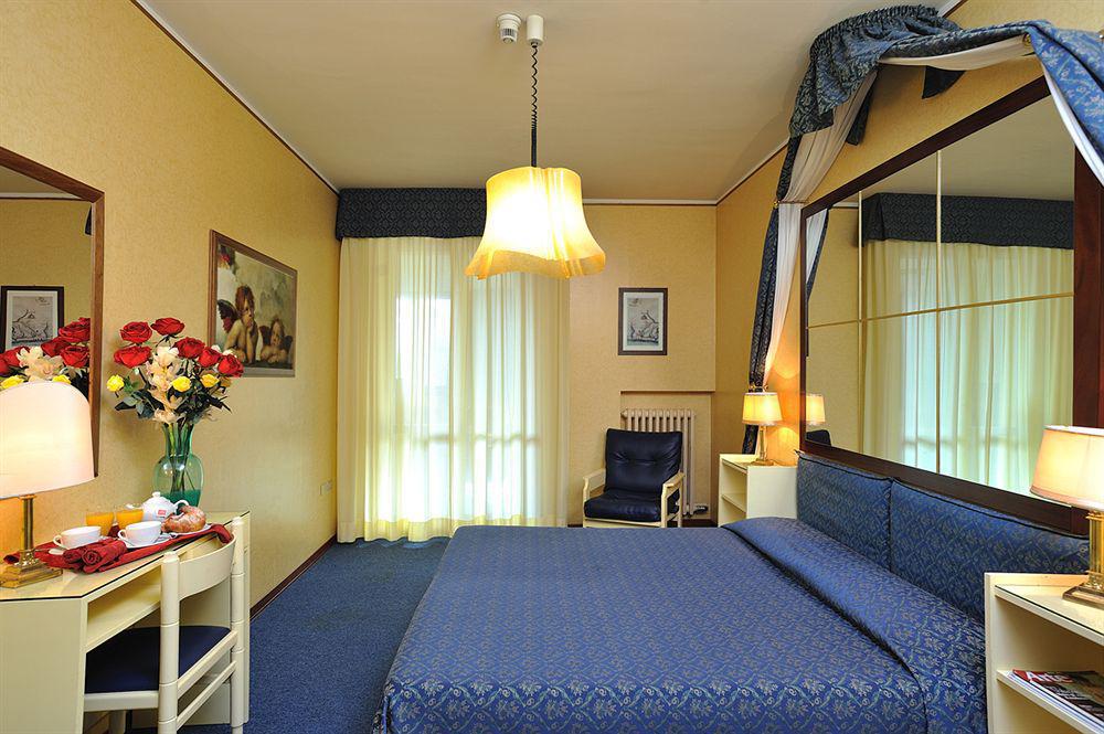Hotel & Residence Dei Duchi Урбино Екстериор снимка